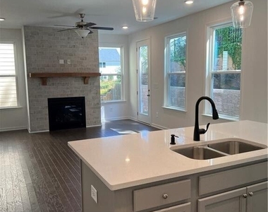 3052 Brindale Drive - Photo Thumbnail 7
