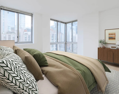 400 West 37th Street - Photo Thumbnail 2