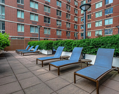 400 West 37th Street - Photo Thumbnail 5