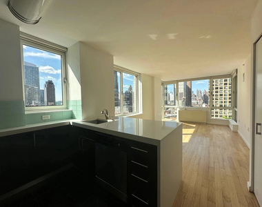 350 West 37th Street - Photo Thumbnail 4
