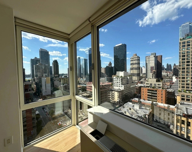 350 West 37th Street - Photo Thumbnail 3