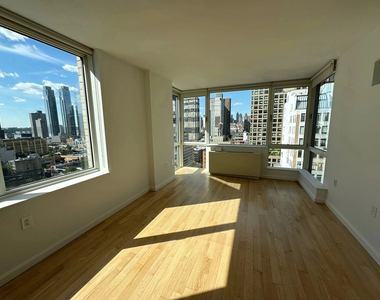 350 West 37th Street - Photo Thumbnail 1