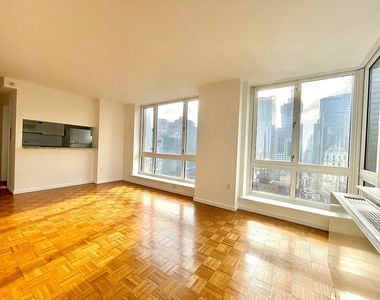 350 West 43rd Street - Photo Thumbnail 5