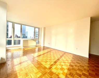 350 West 43rd Street - Photo Thumbnail 3