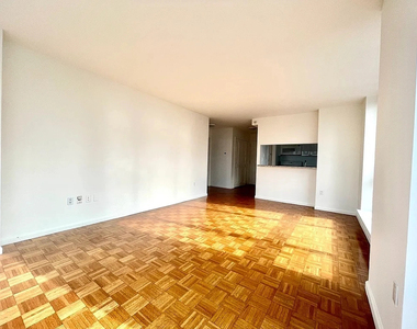 350 West 43rd Street - Photo Thumbnail 4