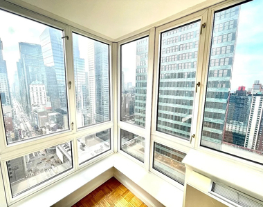 350 West 43rd Street - Photo Thumbnail 1