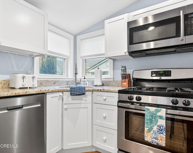 77 Abbott Avenue - Photo Thumbnail 12