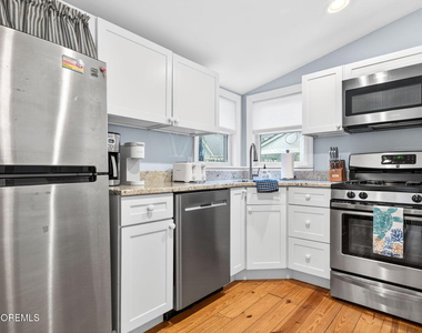 77 Abbott Avenue - Photo Thumbnail 13