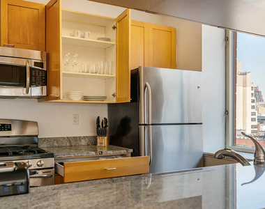 305 West 50th Street - Photo Thumbnail 1