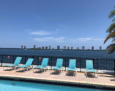 1040 Lake Shore Drive - Photo Thumbnail 9