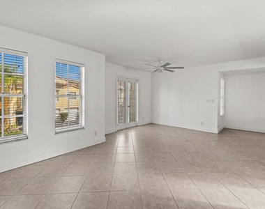 1040 Lake Shore Drive - Photo Thumbnail 4