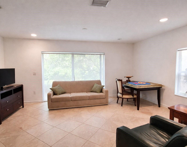 2521 Nw 31st Court - Photo Thumbnail 3