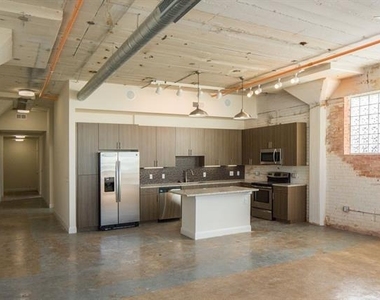 801 W Vickery Boulevard - Photo Thumbnail 1
