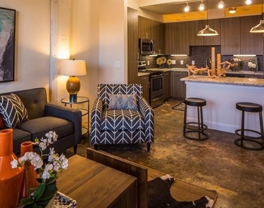 801 W Vickery Boulevard - Photo Thumbnail 2