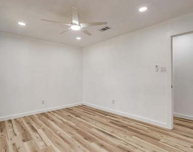 521 Mesquite Avenue - Photo Thumbnail 29