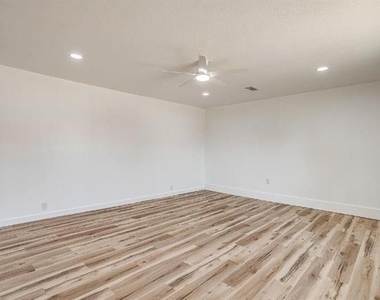 521 Mesquite Avenue - Photo Thumbnail 8