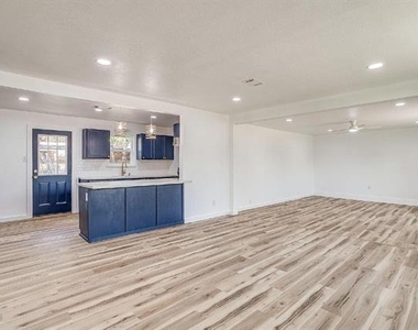 521 Mesquite Avenue - Photo Thumbnail 10