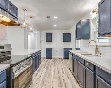 521 Mesquite Avenue - Photo Thumbnail 15