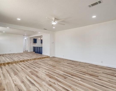 521 Mesquite Avenue - Photo Thumbnail 7