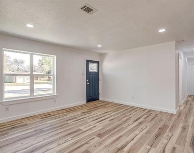 521 Mesquite Avenue - Photo Thumbnail 4