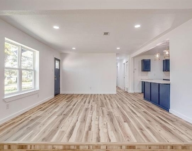 521 Mesquite Avenue - Photo Thumbnail 12