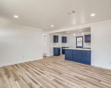 521 Mesquite Avenue - Photo Thumbnail 11