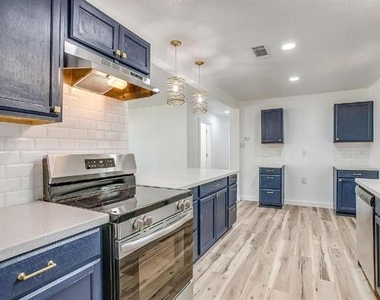 521 Mesquite Avenue - Photo Thumbnail 16