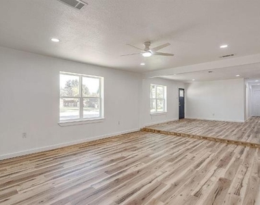 521 Mesquite Avenue - Photo Thumbnail 6
