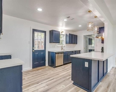 521 Mesquite Avenue - Photo Thumbnail 13