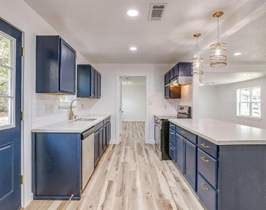 521 Mesquite Avenue - Photo Thumbnail 17