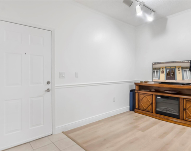 533 Ne 3rd Avenue - Photo Thumbnail 3