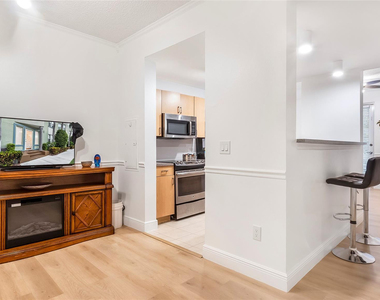 533 Ne 3rd Avenue - Photo Thumbnail 4