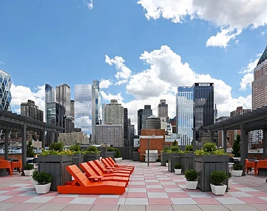 410 West 53rd Street - Photo Thumbnail 5