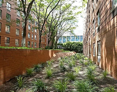 410 West 53rd Street - Photo Thumbnail 3