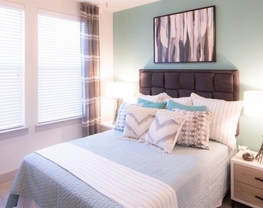2100 Moser Avenue - Photo Thumbnail 6