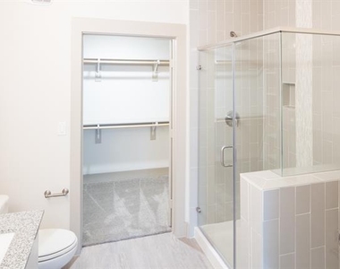 2100 Moser Avenue - Photo Thumbnail 3