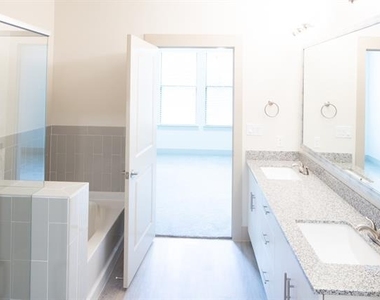 2100 Moser Avenue - Photo Thumbnail 4
