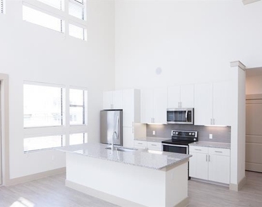 2100 Moser Avenue - Photo Thumbnail 2