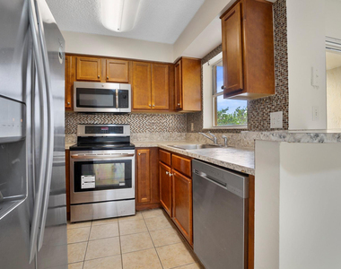 7640 Westwood Drive - Photo Thumbnail 24