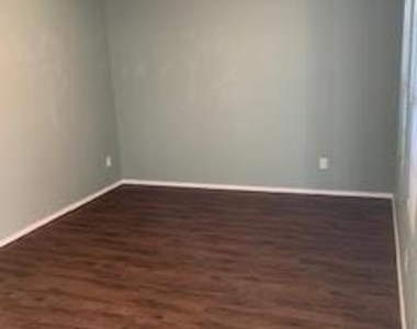 2712 Redwood Street - Photo Thumbnail 1