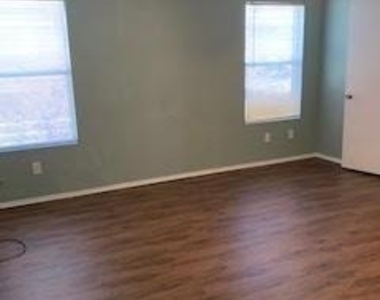 2712 Redwood Street - Photo Thumbnail 8
