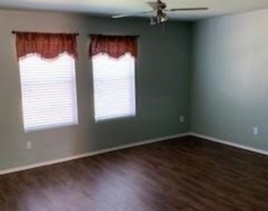 2712 Redwood Street - Photo Thumbnail 3