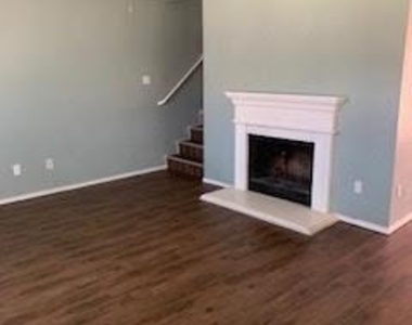 2712 Redwood Street - Photo Thumbnail 6