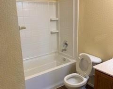 2712 Redwood Street - Photo Thumbnail 9