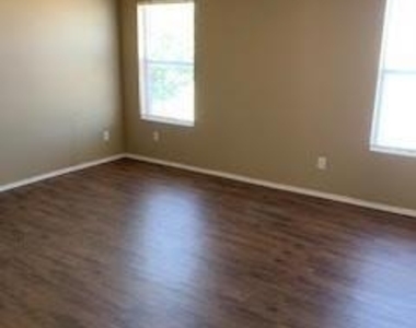 2712 Redwood Street - Photo Thumbnail 15