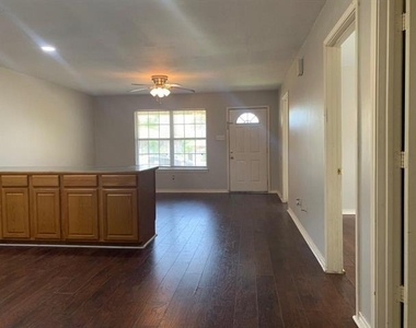 1602 W Elm Street - Photo Thumbnail 11