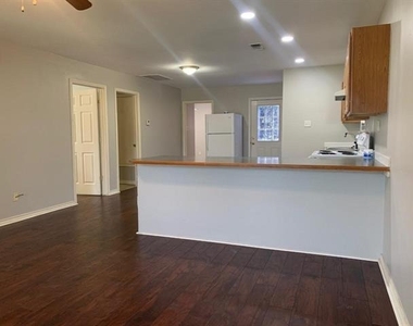 1602 W Elm Street - Photo Thumbnail 8