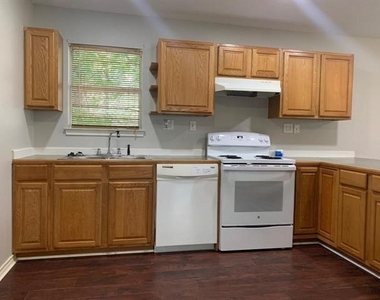 1602 W Elm Street - Photo Thumbnail 6