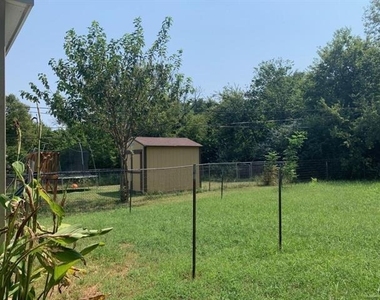 1602 W Elm Street - Photo Thumbnail 4