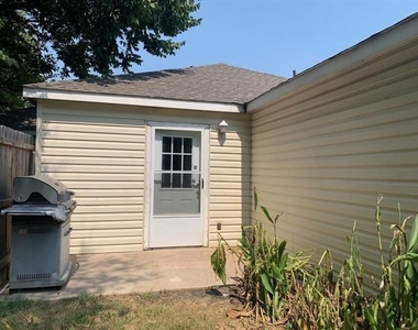 1602 W Elm Street - Photo Thumbnail 20